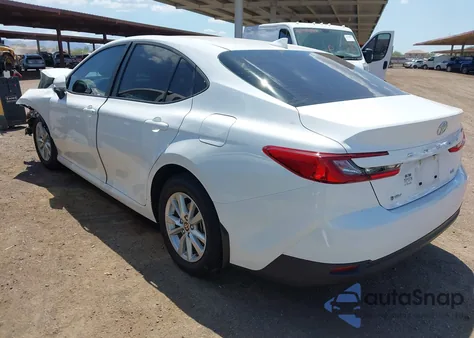2025 Toyota Camry Le z USA, uszkodzony, nr VIN 4T1DAACK6SU064682
